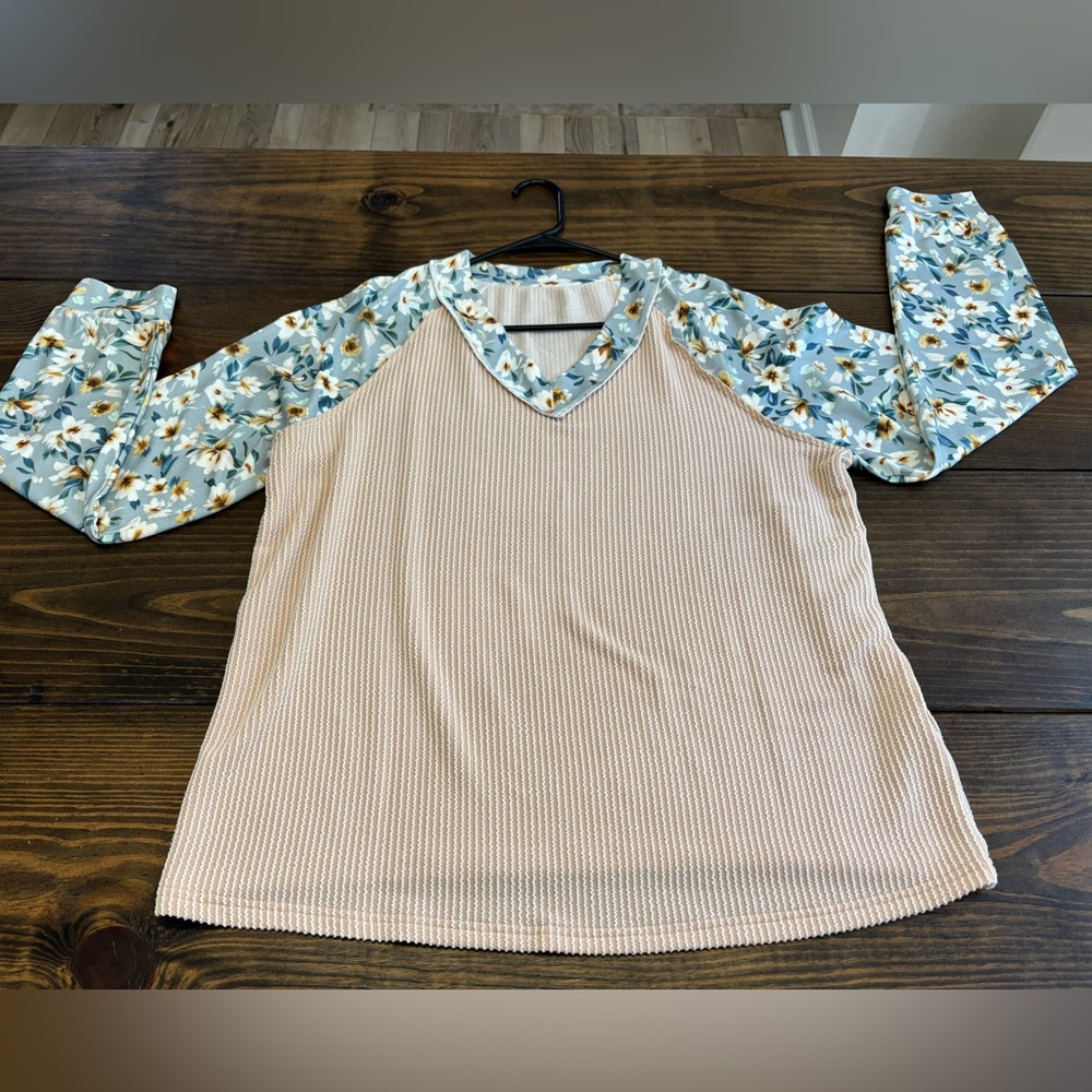 Floral Sleeve Waffle Knit V-Neck Top - Cream and Blue